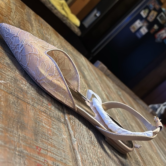 Badgley Mischka Fawn Pointed Toe Flat Pearl soft blush ☺️ - Picture 5 of 11